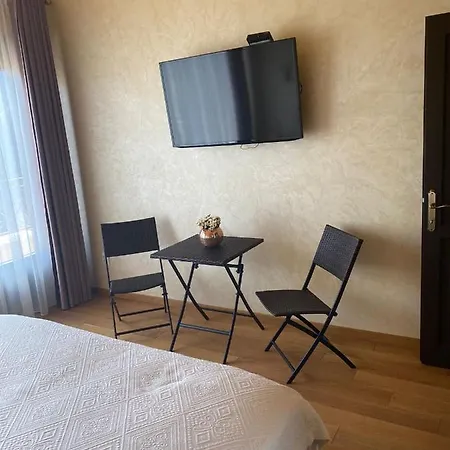 Tarnita Apartment *